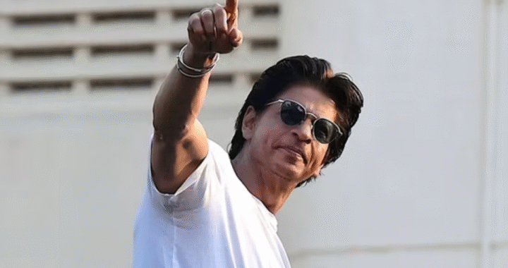 इंजर्ड SRK ने मारा एक हाथ का तिरंगा, पहला नेशनल अवॉर्ड जीत के बाद कहा- ‘ये मेरा फैंस के लिए है, उन सब आंसुओं के लिए!’